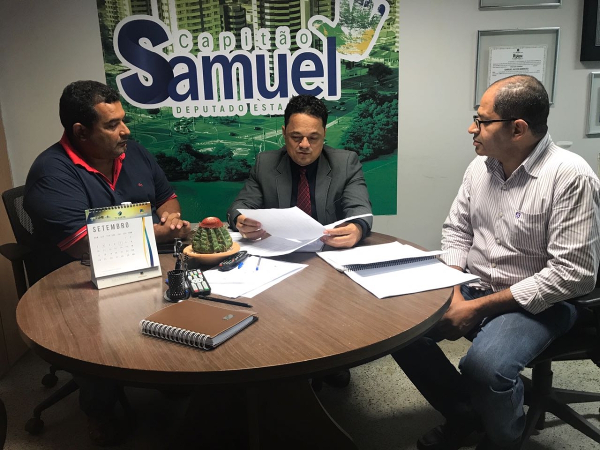 Funcionários do IML buscam apoio do Capitão Samuel para resolver questões trabalhistas (Foto: Assessoria Capitão Samuel)