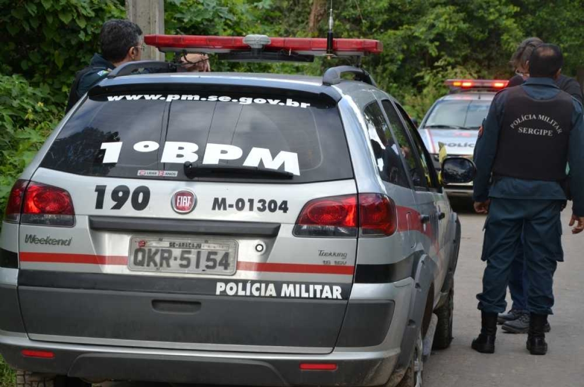 O homem ainda danificou a viatura da PM (Foto: Arquivo Portal Infonet)
