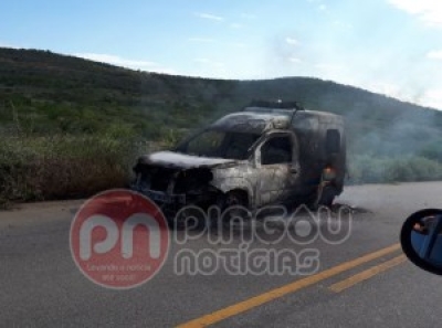 Vazamento de combustível provoca incêndio em ambulância na Rota do Sertão (Foto: WhatsApp)
