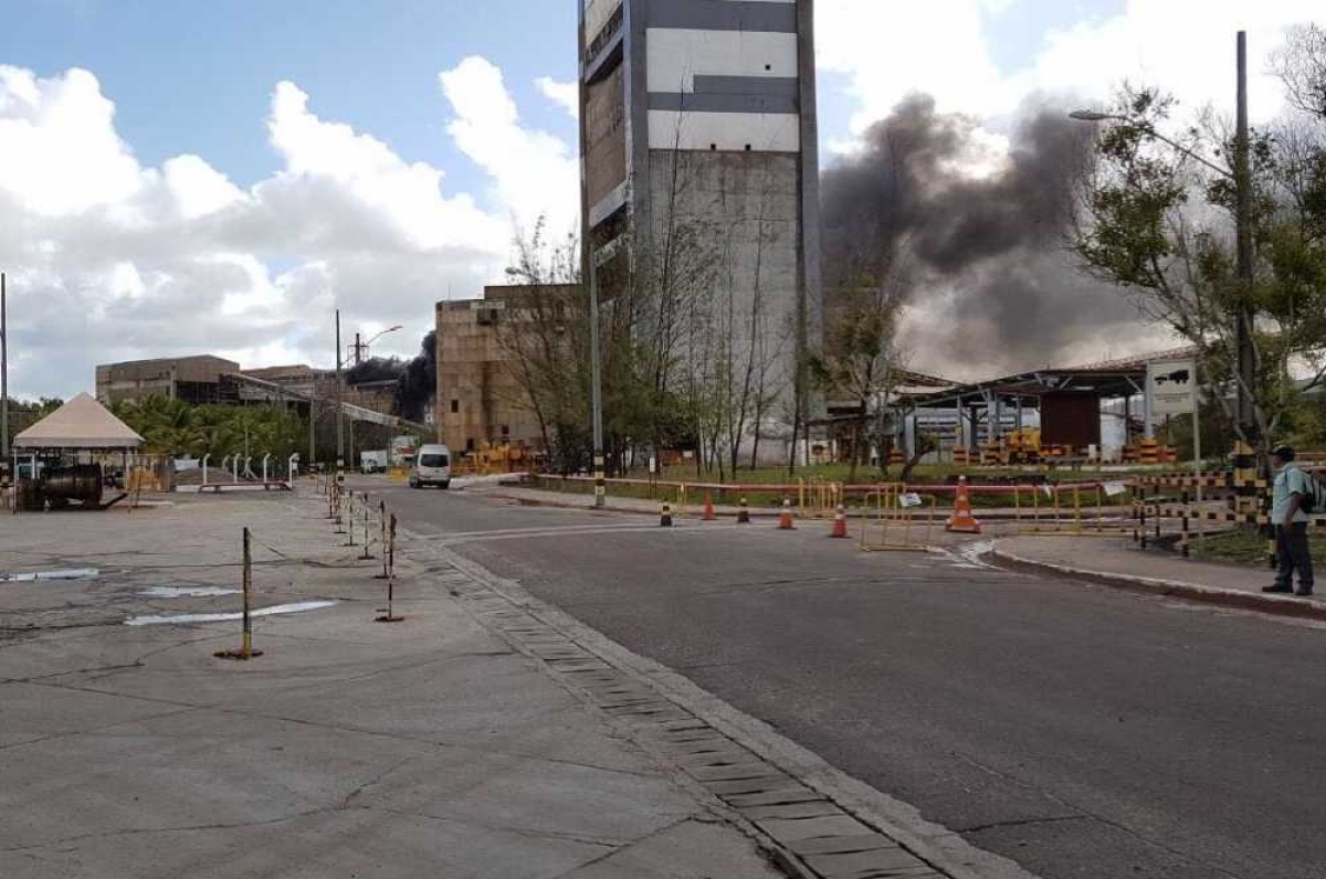 Ainda não há informações sobre o que poderia ter gerado o incêndio (Foto: Internauta/Via Portal Infonet)