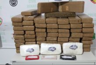 Denarc e Dipol prendem trio com quase 70 kg de drogas em Aracaju (Foto: SSP)