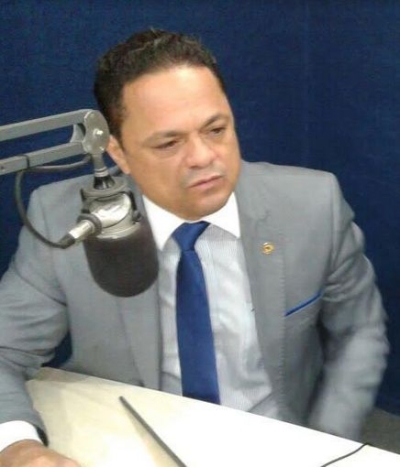 Capitão Samuel concede entrevista na Ilha FM e fala sobre o assassinato de um PM (Foto: Reprodução/Anne Isabelle )
