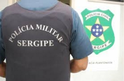 Homem é flagrado no momento em que cometia furto (Foto: SSP/SE)