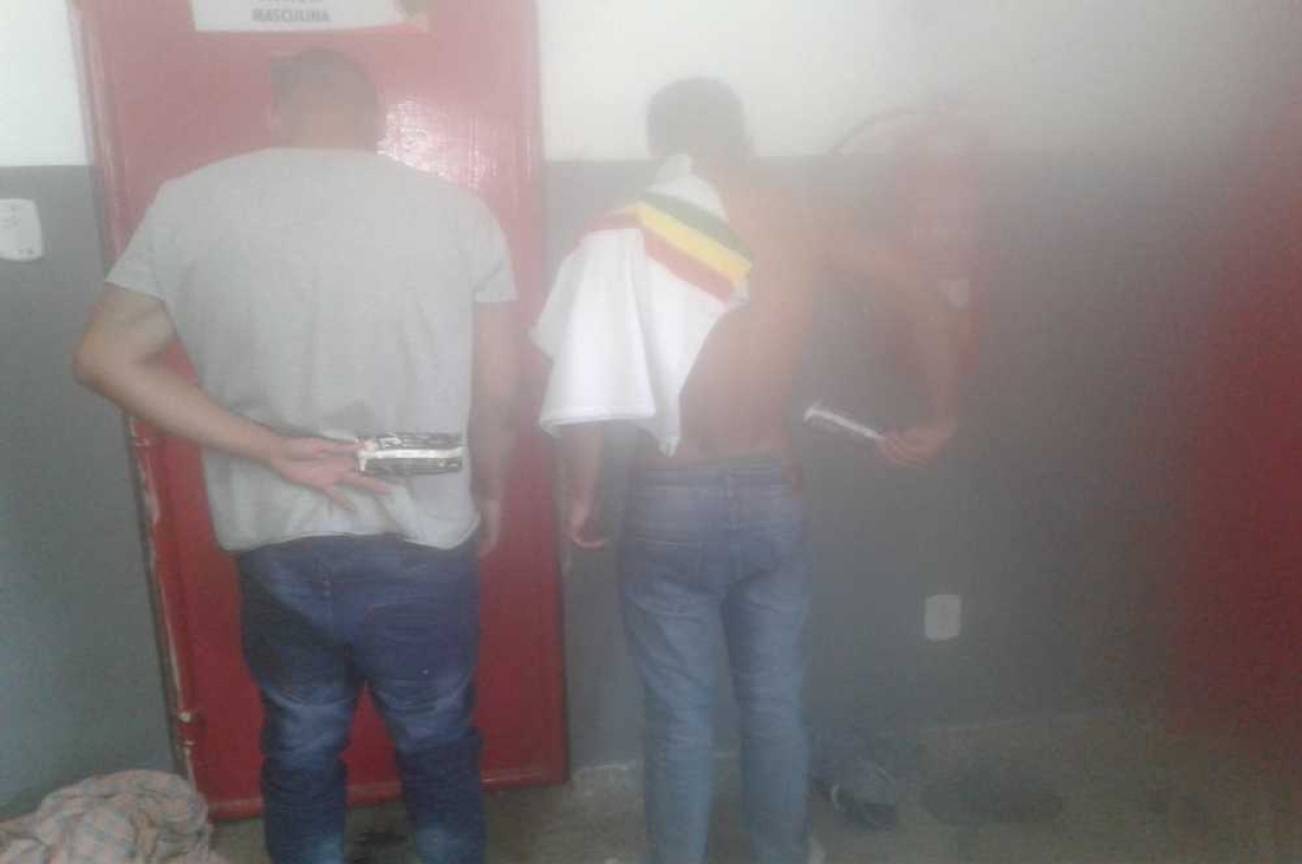 Dupla pulou catraca e ameaçou motorista (Foto: Polícia Civil)