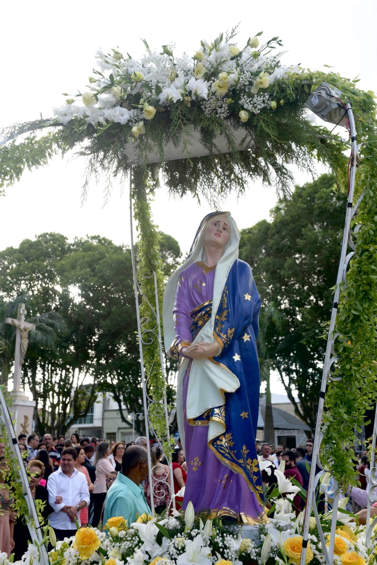 Jackson Barreto e Belivaldo Chagas participam da procissão de Nossa Senhora das Dores (Foto: ASN)