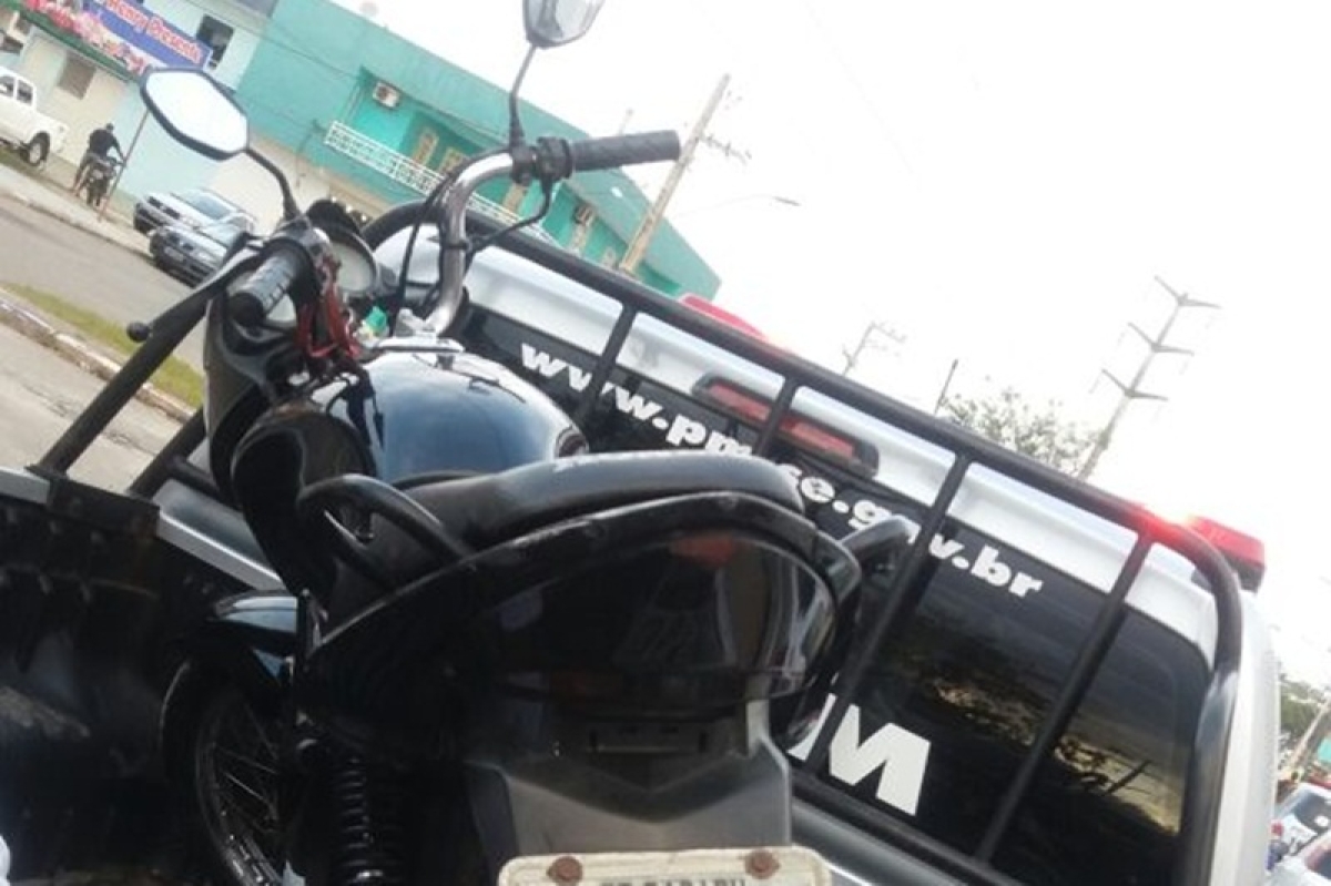 PM/Sergipe apreende motocicleta com placa clonada no Marcos Freire I (Foto: PM/SE)