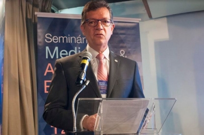 Laércio Oliveira faz abertura de seminário sobre mediação e arbitragem (Foto: Christina Bocayuva)