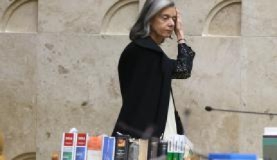 

A presidente do STF, Cármen Lúcia, no julgamento sobre a suspensão da denúncia apresentada pelo ex-procurador-geral da República Rodrigo Janot contra Temer e integrantes do PMDB (Foto: José Cruz/Agência Brasil)
