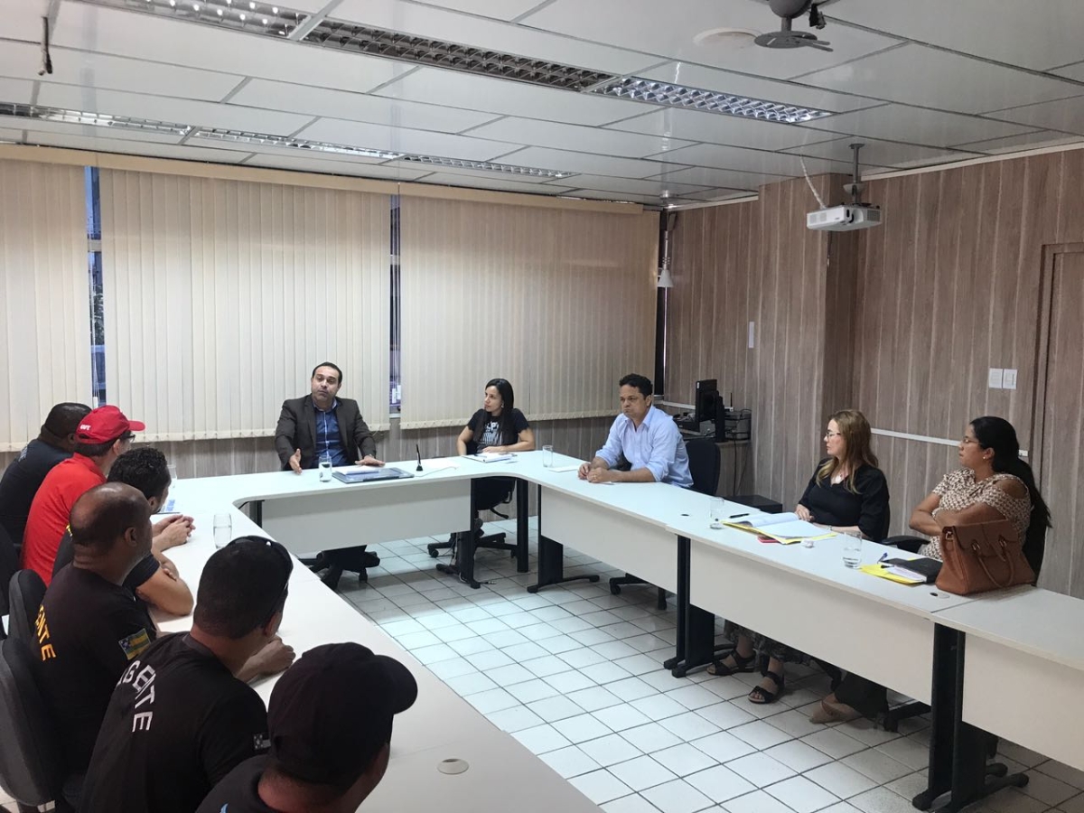 Agentes socioeducativos da Fundação Renascer recebem apoio do Capitão Samuel (Foto: Assessoria Capitão Samuel)