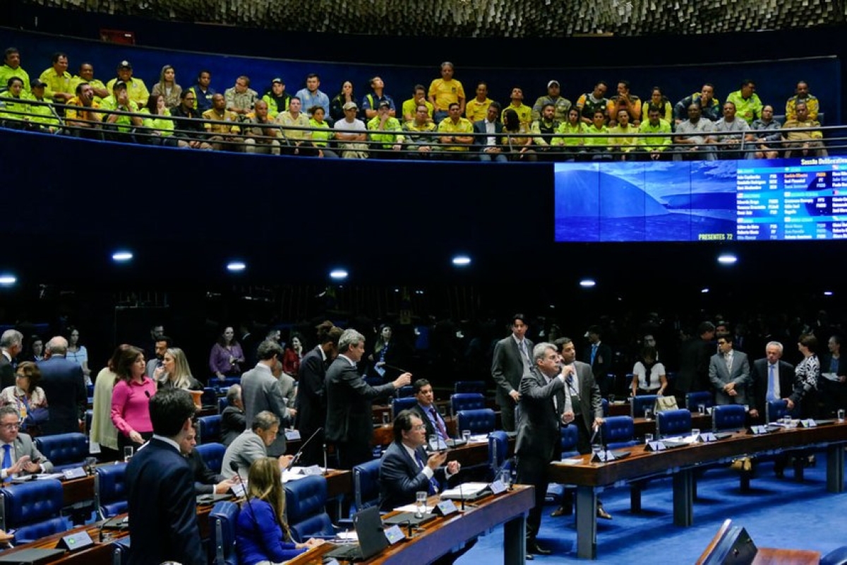 Os senadores aprovaram o projeto em votação simbólica (Foto: Roque de Sá/Agência Senado)