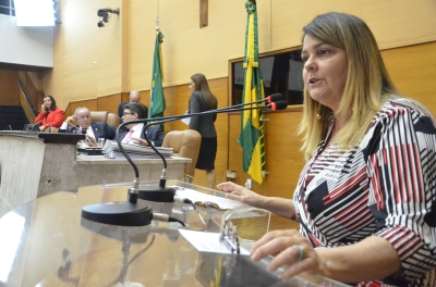 Promotora Euza Missano esclarece na Alese pontos sobre direitos do consumidor (Foto: Jadilson Simões)