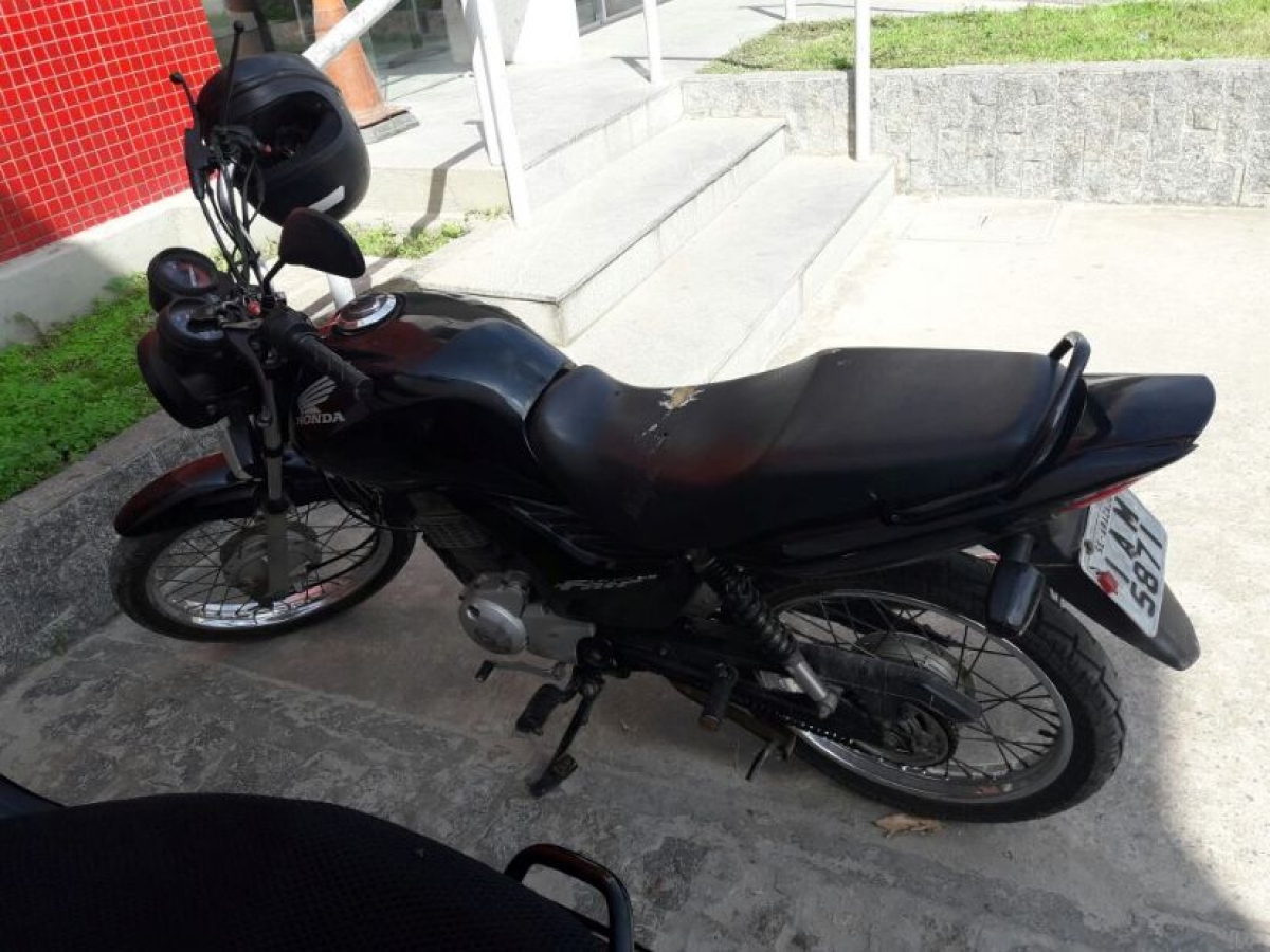 Dupla é presa em veículo com restrição de roubo/furto em Aracaju (Foto: SSP/SE)