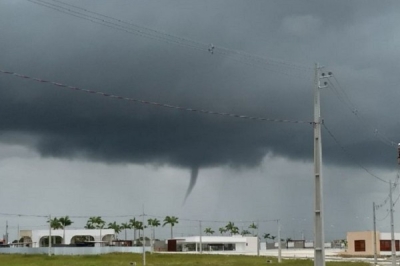 Fenômeno parecido com tornado é visto em Itabaiana (Foto: SergipeNet)