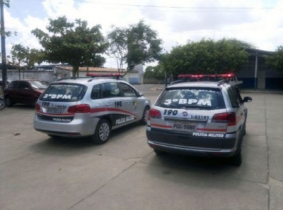 PM recupera caminhonete momentos depois de assalto na BR-235 (Foto: Ascom/SSP)