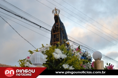 Devotos de Nossa Senhora Aparecida saem em procissão para celebrar os 300 anos de aparição da imagem da padroeira do Brasil (Foto: Pingou Notícias)