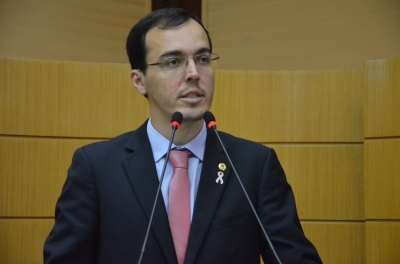 Georgeo Passos promete fiscalizar postos do Detran para que decisão judicial seja respeitada (Foto: Assessoria Parlamentar)