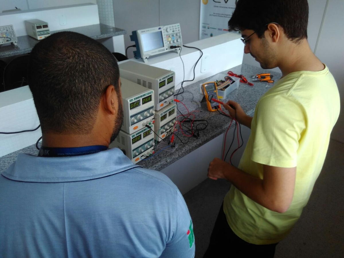 SergipeTec disponibiliza Laboratório de Eletroeletrônica e Robótica para estudantes, profissionais e empresas (Foto: SergipeTec)