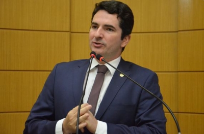 Gustinho Ribeiro celebra anúncio sobre recuperação de rodovias estaduais (Foto: Jadílson Simões)