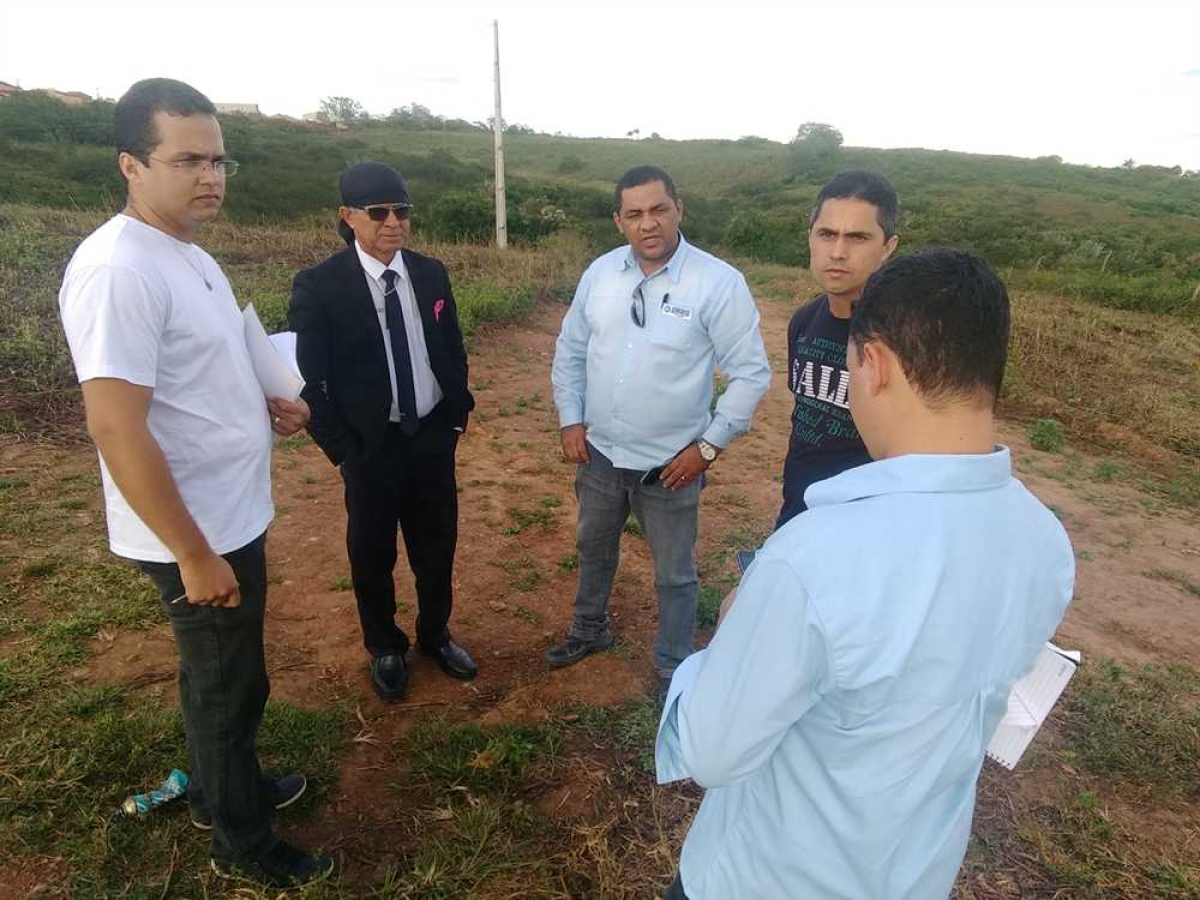 Moradores de Glória aguardam pela água para construir suas casas 
(Foto: Andréa Oliveira/Agência Alese)