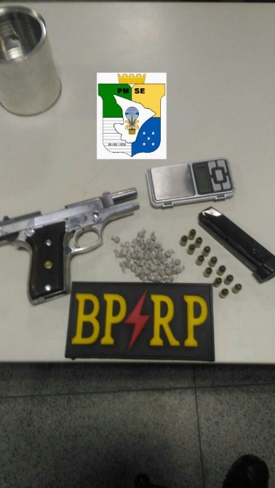 Homens são presos com drogas e armas no Coqueiral (Foto: SSP/SE)