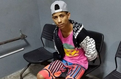 Indivíduo com tornozeleira eletrônica é preso portando drogas no conjunto João Alves (Foto: SSP)
