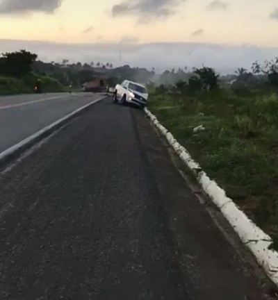 BR-235: acidente envolvendo três veículos é registrado no povoado Gandu, em Itabaiana (Foto: Portal Itnet)