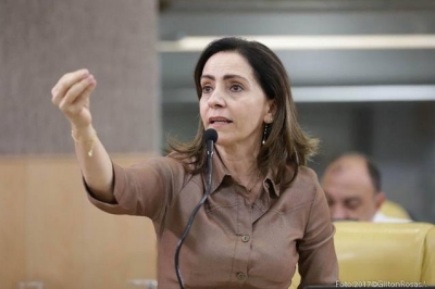 Emília demonstra preocupação com eleitor convicto do voto branco e nulo (Foto: Gilton Rosas)