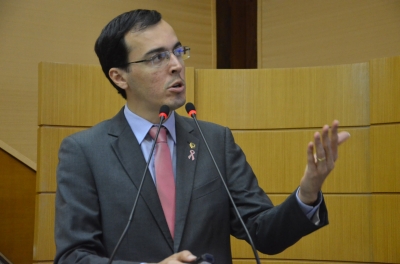 Deputado diz que Governo vai parcelar 13º salário pelo terceiro ano seguido (Foto: Alese)