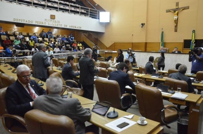 Projeto que versa sobre o 13º salário dos servidores é aprovado na Alese (Foto: Jadílson Simões/Agência Alese)
