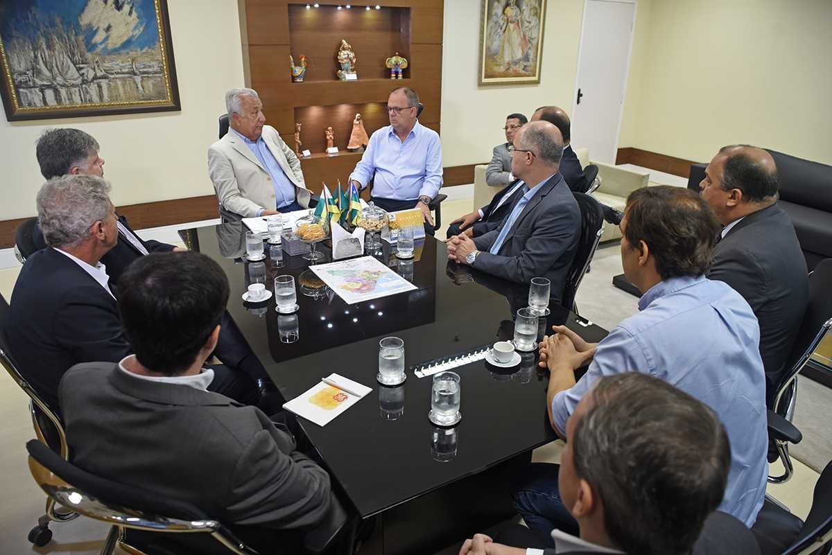 Governador recebe apelo por mais segurança para os operários das obras da Termelétrica (Foto: Marcelle Cristina/ASN)