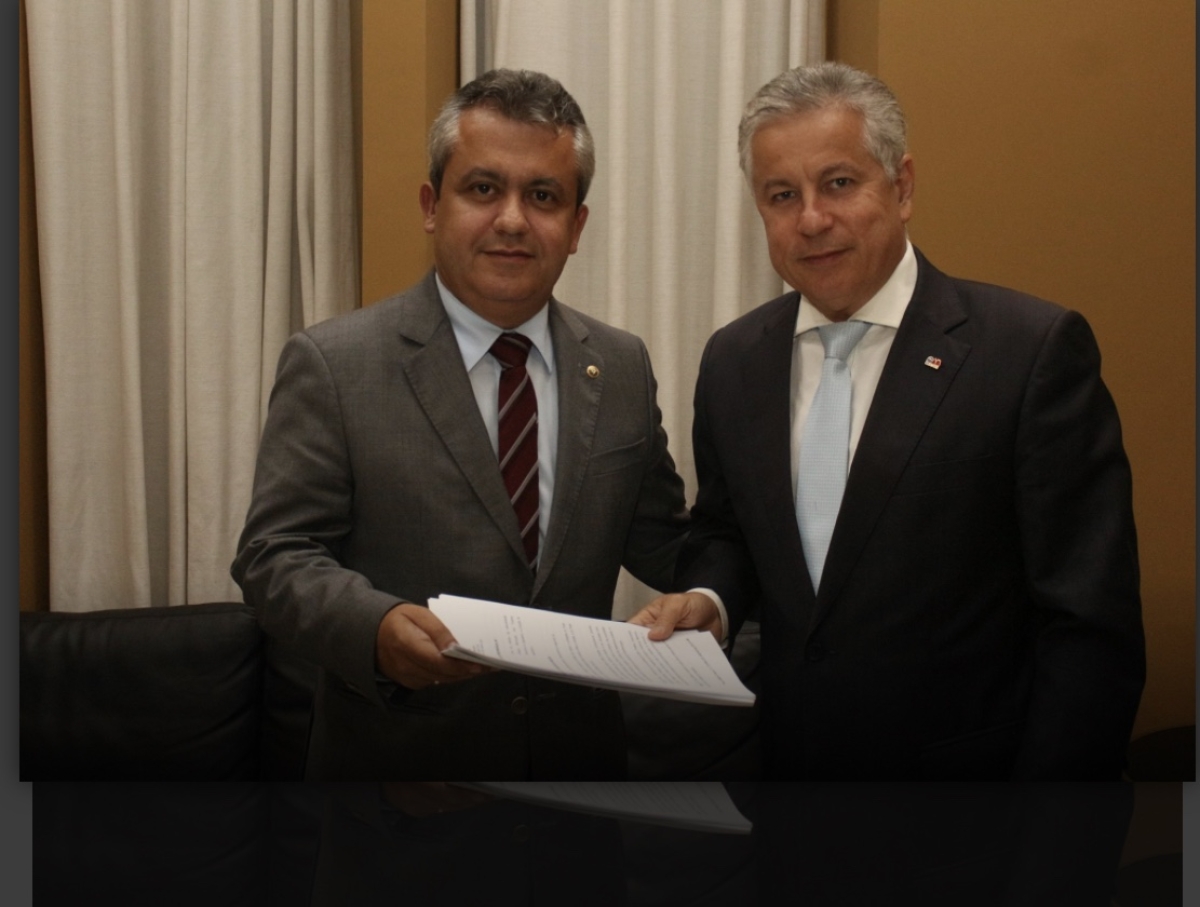 Elber Batalha entrega projeto contra Nepotismo à OAB/Sergipe (Foto: OAB/SE)