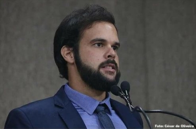 "O empréstimo vai assegurar investimentos em obras e gerar emprego e renda para os aracajuanos", diz Thiaguinho (Foto: Assessoria do Parlamentar)