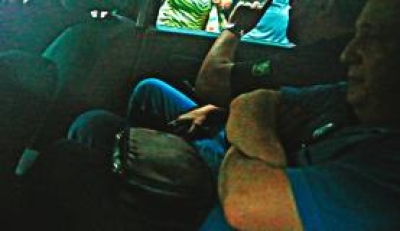 O ex-governador Anthony Garotinho é levado preso por agentes da Polícia Federal, para o presídio em Benfica (Foto: Fernando Frazão/Arquivo/Agência Brasil)