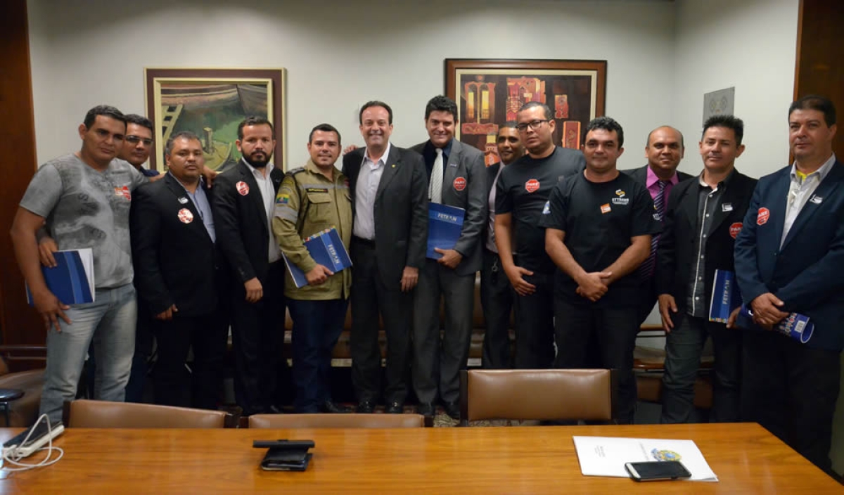 Agentes de Trânsito de Sergipe pedem apoio para derrubada do veto ao porte funcional de armas (Foto: Nefy Dias)