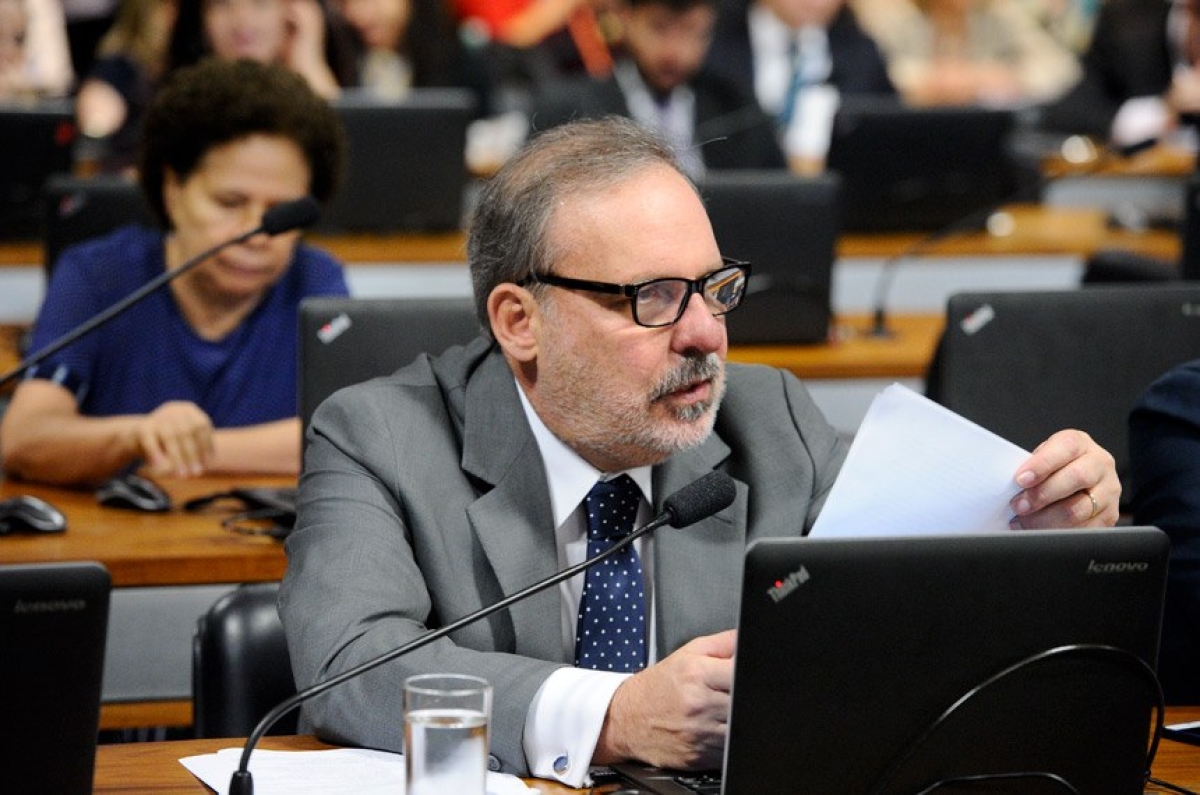 O parecer foi aprovado com uma emenda do relator, Armando Monteiro, determinando que a elevação do repasse se dê de forma gradativa para preservar o ajuste fiscal (Foto: Marcos Oliveira/Agência Senado)