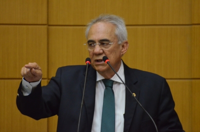 Para Venâncio Fonseca, cobrança de estacionamento em empreendimentos comerciais é ilegal (Foto: Jadílson Simões)