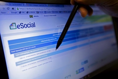 O eSocial será implantado para empresas com faturamento anual superior a R$ 78 milhões a partir do dia 8 de janeiro de 2018 (Foto: Marcelo Camargo/Agência Brasil)