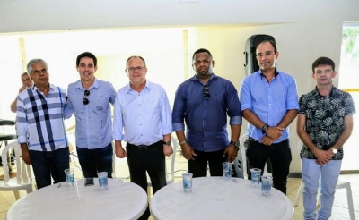 Em confraternização, Robson Viana anuncia apoio a Belivaldo Chagas (Foto: Gervas Limas)