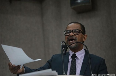 Prefeito encaminha à Câmara projeto que isenta 53 mil famílias do pagamento do IPTU (Foto: César de Oliveira)