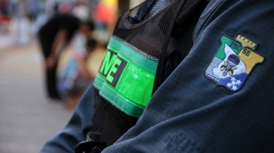 Após colisão com veículos estacionados, homem é preso por embriaguez ao volante (Foto: SSP)