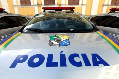 Homem é preso e adolescente apreendido por roubo majorado (Foto: SSP)