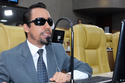 Aribé: "Lamento que o peso da caneta do prefeito seja político, e não social" (Foto: Assessoria Lucas Aribé)
