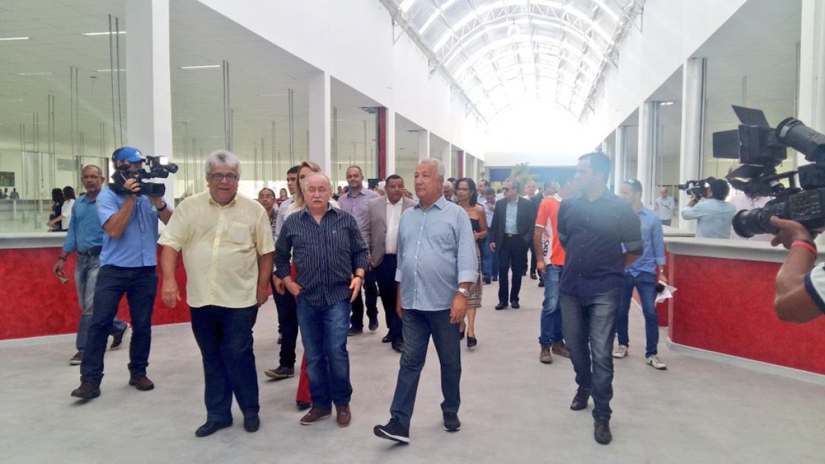 Luciano Bispo acompanha visita ao "Centro Administrativo da Saúde Senador Gilvan Rocha" e parabeniza Almeida Lima (Foto: ASN)