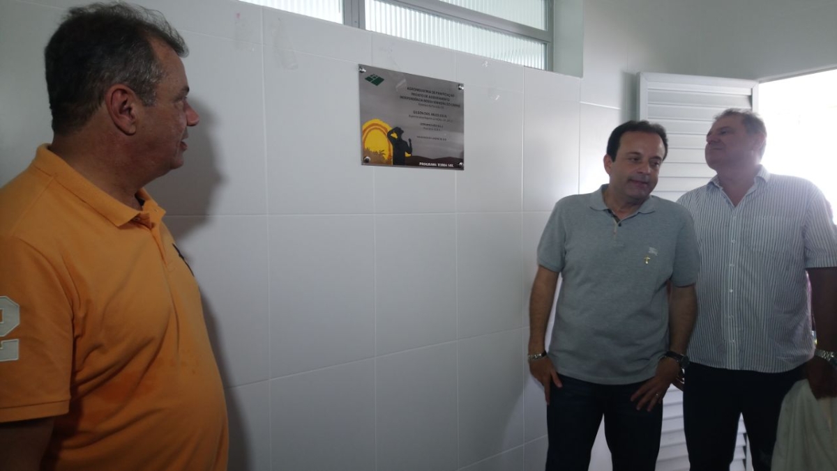 Alexandre Martins e André Moura inauguram Agroindústria em Pacatuba (Foto: T. Dantas Comunicação)