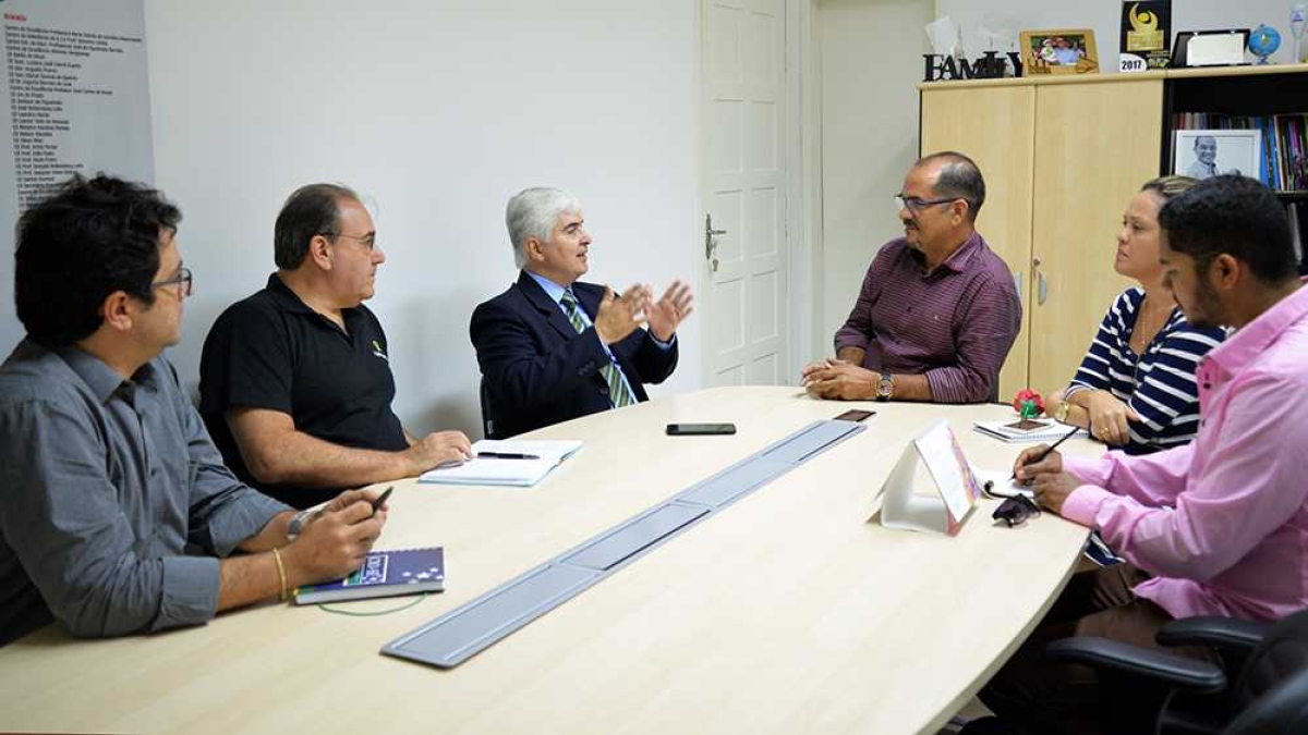Governo de Sergipe avalia com Google e Unit a implantação do projeto Google for Education no Colégio Estadual Leão Magno Brasil (Foto: Maria Odília/Seed/SE)