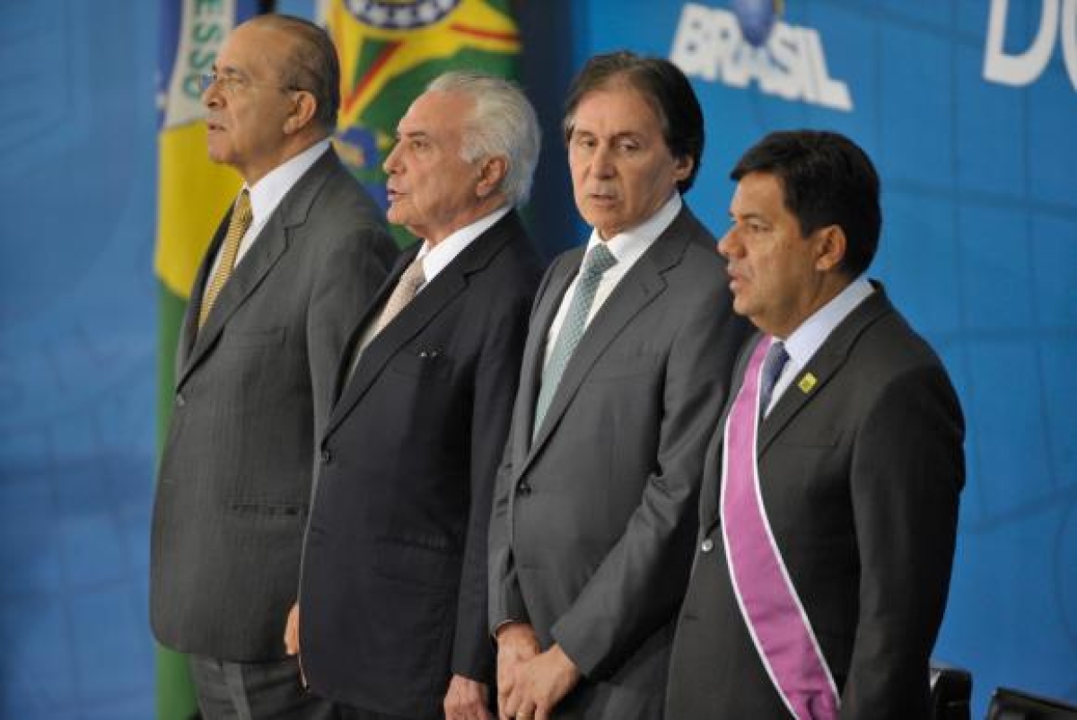 O ministro da Casa Civil Eliseu Padilha, o presidente da República Michel Temer, o presidente do Senado, Eunício Oliveira e o ministro Mendonça Filho, durante cerimônia de entrega da medalha da Ordem Nacional do Mérito Educativo (Foto: Fabio Rodrigues Pozzebom/Agência Brasil)