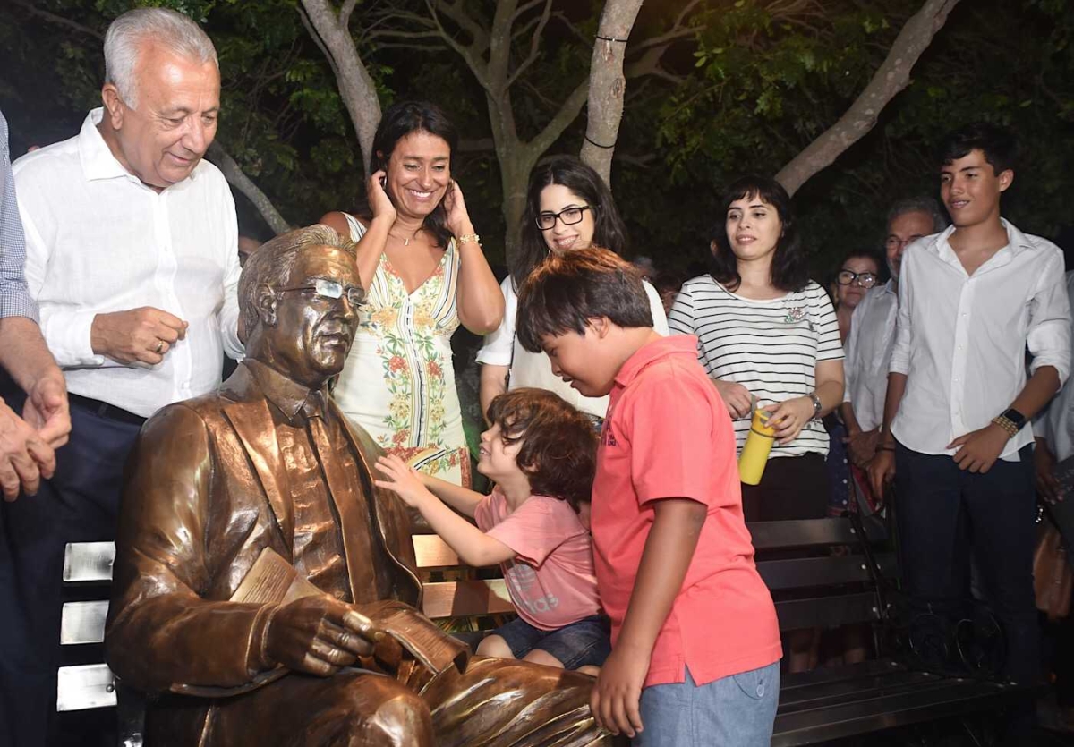 O Monumento Marcelo Déda está cravado no Parque da Sementeira, entre as árvores plantadas por ele e Eliane Aquino. A construção do monumento foi feita pelo governo do Estado e pelo Instituto Banese. O Instituto Marcelo Déda colaborou com a logística para implantação do projeto (Foto: Marcelle Cristinne/ASN)