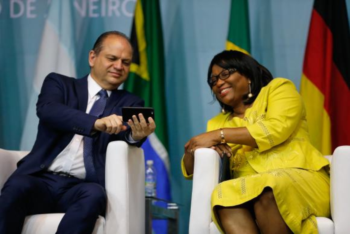 O ministro da Saúde, Ricardo  Barros, e a diretora da Organização Pan-Americana da Saúde, Carissa ?tienne, abrem, no Rio, o 1º Congresso Internacional de Práticas Integrativas e Saúde Pública (Foto: Tânia Rêgo/Agência Brasil)