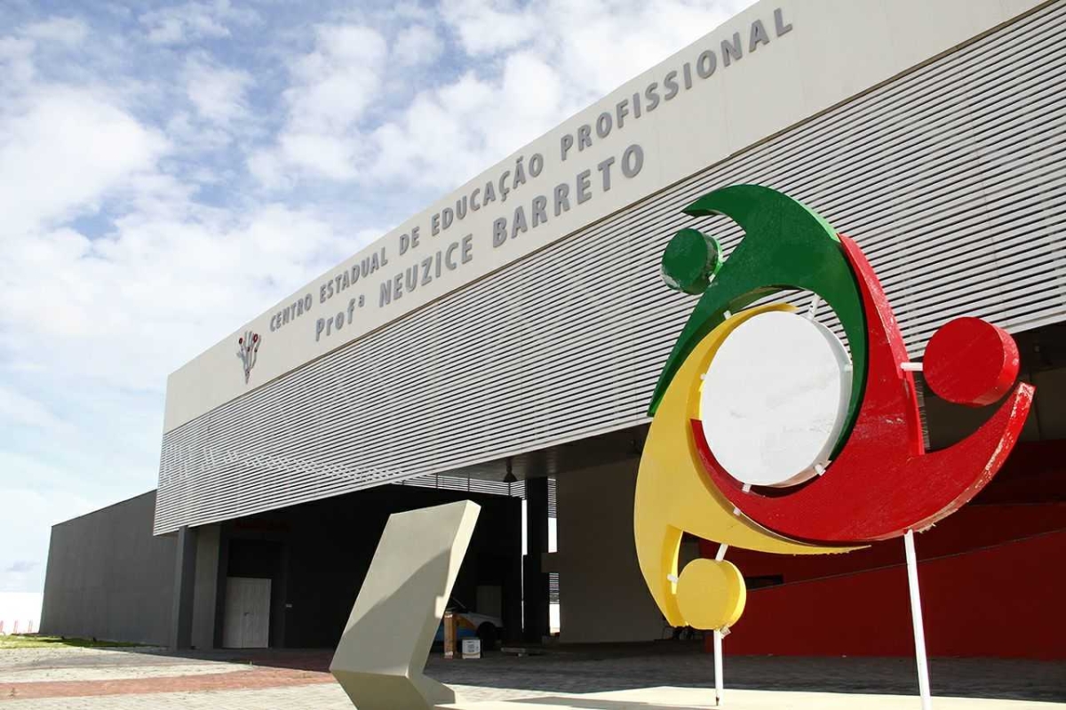 Instalado em um terreno de 12 mil metros quadrados, com área construída de 5.577,39 m², o Centro Estadual de Educação Profissional "Neuzice Barreto" é a segunda escola profissionalizante em Nossa Senhora do Socorro (Foto: Victor Ribeiro/ASN)