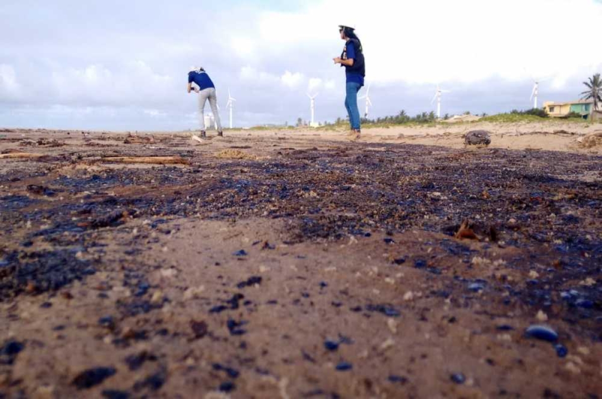 Praia foi atingida por mancha de óleo no último sábado, 14 (Foto: Arquivo Adema/SE)